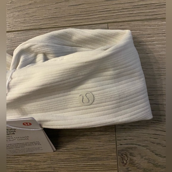 ⭐️Lululemon Ribbed Nulu Twist Front Headband in Bone⭐️ - Picture 4 of 9
